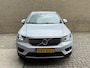Volvo XC40 1.5 T5 262pk Recharge | Lederen bekleding | Trekhaak wegklapbaar (1800kg trekgewicht) | 19 inch velgen | Camera | Apple CarPlay | Navigatie | Cruise control | Stoelverwarming voor&achter | Stuurverwarming | Full-LED | DAB | Keyless | Dodehoekdetectie | Volledig onderhouden
