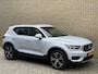 Volvo XC40 1.5 T5 262pk Recharge | Lederen bekleding | Trekhaak wegklapbaar (1800kg trekgewicht) | 19 inch velgen | Camera | Apple CarPlay | Navigatie | Cruise control | Stoelverwarming voor&achter | Stuurverwarming | Full-LED | DAB | Keyless | Dodehoekdetectie | Volledig onderhouden