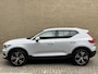 Volvo XC40 1.5 T5 262pk Recharge | Lederen bekleding | Trekhaak wegklapbaar (1800kg trekgewicht) | 19 inch velgen | Camera | Apple CarPlay | Navigatie | Cruise control | Stoelverwarming voor&achter | Stuurverwarming | Full-LED | DAB | Keyless | Dodehoekdetectie | Volledig onderhouden