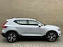 Volvo XC40 1.5 T5 262pk Recharge | Lederen bekleding | Trekhaak wegklapbaar (1800kg trekgewicht) | 19 inch velgen | Camera | Apple CarPlay | Navigatie | Cruise control | Stoelverwarming voor&achter | Stuurverwarming | Full-LED | DAB | Keyless | Dodehoekdetectie | Volledig onderhouden