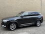 Volvo XC90 2.0 T8 390pk Recharge AWD Inscription | Trekhaak wegklapbaar | Panoramadak | 7-persoons | 360 camera | Adaptieve cruise | Pilot assist | Leder | Memory | Navigatie | Apple CarPlay | Harman&kardon | Elektrische achterklep | Full-LED | DAB | Keyless | Stoel&stuurverwarming | Dealeronderhouden