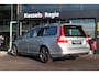 Volvo V70 1.6 T4 R-Edition | CarPlay | Stoelverwarming | Leer | Xenon | Trekhaak | Sensoren | El.klep | 18”