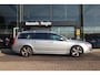 Volvo V70 1.6 T4 R-Edition | CarPlay | Stoelverwarming | Leer | Xenon | Trekhaak | Sensoren | El.klep | 18”