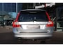 Volvo V70 1.6 T4 R-Edition | CarPlay | Stoelverwarming | Leer | Xenon | Trekhaak | Sensoren | El.klep | 18”