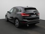 BMW X1 sDrive18i High Executive | Apple Carplay / Android Auto | Stoel- Stuurverwarming | Adaptive Cruise Control | Memory Seats | Heads-Up | Elektrische Achterklep | Leder | Navigatie | Climate Control | Lichtmetalen Velgen |