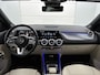 Mercedes-Benz GLA 200 Luxury Line | Machiatobeige int. | Sfeerverlichting | Dode Hoek Ass | Keyless Go | Parkeerpakket met Camera | Inclusief 24 maanden Mercedes-Benz Certified garantie voor Europa.