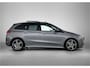 Mercedes-Benz B-klasse 180 AMG Nightpakket | Panoramadak | Stoelverwarming | Augmented Reality | LED | Parkeerpakket met Camera | Inclusief 12 Maanden Garantie.