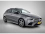 Mercedes-Benz B-klasse 180 AMG Nightpakket | Panoramadak | Stoelverwarming | Augmented Reality | LED | Parkeerpakket met Camera | Inclusief 12 Maanden Garantie.