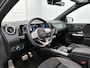 Mercedes-Benz B-klasse 180 AMG Nightpakket | Panoramadak | Stoelverwarming | Augmented Reality | LED | Parkeerpakket met Camera | Inclusief 12 Maanden Garantie.