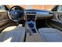 BMW 3-Serie 320i High Executive | Airco | Cruise control | Parkeersensoren | NAP