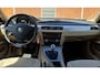 BMW 3-Serie 320i High Executive | Airco | Cruise control | Parkeersensoren | NAP