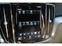 Volvo V60 2.0 B4 R-Design | Styling Kit | Harman Kardon Premium Sound | Adaptieve Cruise Control | BLIS | Parkeercamera | Standkachel | Elektrische verstelbare voorstoelen | Stoel-/Stuurwielverwarming | Navigatie |