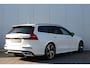 Volvo V60 2.0 B4 R-Design | Styling Kit | Harman Kardon Premium Sound | Adaptieve Cruise Control | BLIS | Parkeercamera | Standkachel | Elektrische verstelbare voorstoelen | Stoel-/Stuurwielverwarming | Navigatie |