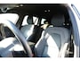 Volvo V60 2.0 B4 R-Design | Styling Kit | Harman Kardon Premium Sound | Adaptieve Cruise Control | BLIS | Parkeercamera | Standkachel | Elektrische verstelbare voorstoelen | Stoel-/Stuurwielverwarming | Navigatie |