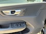 Volvo XC60 2.0 T6 Plug-in hybrid AWD Plus Black Edition EL. TREKHAAK | DEALER ONDERHOUDEN | STOEL VERWARMING VOOR EN ACHTER | PANORAMA DAK | 360 GRADEN CAMERA | ELEK. STOELEN MET GEHEUGEN | 12 MAANDEN BOVAG GARANTIE