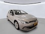 Volkswagen Golf 1.0 TSI 110pk Life / Navigatie / LM 16 inch / Camera / Parkeersensoren / LED