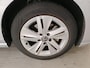 Volkswagen Golf 1.0 TSI 110pk Life / Navigatie / LM 16 inch / Camera / Parkeersensoren / LED
