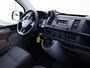 Volkswagen Transporter 2.0 TDI 102 pk L2H1 Business | Airco | Cruise control | Bijrijders bank | PDC | Treeplanken | 17" LM velgen | Betimmering |