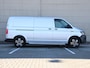 Volkswagen Transporter 2.0 TDI 102 pk L2H1 Business | Airco | Cruise control | Bijrijders bank | PDC | Treeplanken | 17" LM velgen | Betimmering |