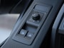 Volkswagen Transporter 2.0 TDI 102 pk L2H1 Business | Airco | Cruise control | Bijrijders bank | PDC | Treeplanken | 17" LM velgen | Betimmering |