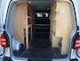 Volkswagen Transporter 2.0 TDI 102 pk L2H1 Business | Airco | Cruise control | Bijrijders bank | PDC | Treeplanken | 17" LM velgen | Betimmering |