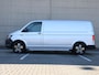 Volkswagen Transporter 2.0 TDI 102 pk L2H1 Business | Airco | Cruise control | Bijrijders bank | PDC | Treeplanken | 17" LM velgen | Betimmering |