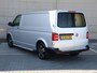 Volkswagen Transporter 2.0 TDI 102 pk L2H1 Business | Airco | Cruise control | Bijrijders bank | PDC | Treeplanken | 17" LM velgen | Betimmering |