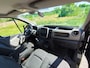 Renault Trafic 1.6dCi 146PK T29 L2H1 3-Persoons **Motor verbruikt overmatig olie** Camera Trekhaak Airco Cruise Control Pdc Regen-Lichtsensor Comfort Energy Lmv Sidebars Achterklep Achterdeuren Betonplex Vloer Kasteninbouw 2.000KG Trekgewicht