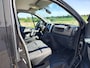 Renault Trafic 1.6dCi 146PK T29 L2H1 3-Persoons **Motor verbruikt overmatig olie** Camera Trekhaak Airco Cruise Control Pdc Regen-Lichtsensor Comfort Energy Lmv Sidebars Achterklep Achterdeuren Betonplex Vloer Kasteninbouw 2.000KG Trekgewicht