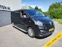 Renault Trafic 1.6dCi 146PK T29 L2H1 3-Persoons **Motor verbruikt overmatig olie** Camera Trekhaak Airco Cruise Control Pdc Regen-Lichtsensor Comfort Energy Lmv Sidebars Achterklep Achterdeuren Betonplex Vloer Kasteninbouw 2.000KG Trekgewicht