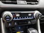 Toyota RAV4 2.5 Plug-in Hybrid AWD Dynamic + | Dodehoek detectie | Head-up Display | Stoel+stuurverwarming | Elektrische Achterklep | Parkeersensoren voor+achter | Draadloze telefoonlader | Navigatie | Apple CarPlay/Android Auto | Cruis