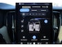 Volvo XC60 T6 Plug-in hybrid AWD Plus Dark | Trekhaak | Panoramadak | 360 graden camera | Head up display | Adaptieve cruise control | Premium audio by Harman Kardon | Verwarmbare voorstoelen stuurwiel en achterbank