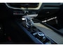 Volvo XC60 T6 Plug-in hybrid AWD Plus Dark | Trekhaak | Panoramadak | 360 graden camera | Head up display | Adaptieve cruise control | Premium audio by Harman Kardon | Verwarmbare voorstoelen stuurwiel en achterbank