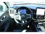 Volvo XC60 T6 Plug-in hybrid AWD Plus Dark | Trekhaak | Panoramadak | 360 graden camera | Head up display | Adaptieve cruise control | Premium audio by Harman Kardon | Verwarmbare voorstoelen stuurwiel en achterbank