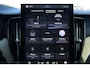 Volvo XC60 T6 Plug-in hybrid AWD Plus Dark | Trekhaak | Panoramadak | 360 graden camera | Head up display | Adaptieve cruise control | Premium audio by Harman Kardon | Verwarmbare voorstoelen stuurwiel en achterbank