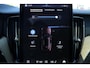 Volvo XC60 T6 Plug-in hybrid AWD Plus Dark | Trekhaak | Panoramadak | 360 graden camera | Head up display | Adaptieve cruise control | Premium audio by Harman Kardon | Verwarmbare voorstoelen stuurwiel en achterbank