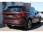 Volvo XC60 T6 Plug-in hybrid AWD Plus Dark | Trekhaak | Panoramadak | 360 graden camera | Head up display | Adaptieve cruise control | Premium audio by Harman Kardon | Verwarmbare voorstoelen stuurwiel en achterbank