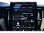 Volvo XC60 T6 Plug-in hybrid AWD Plus Dark | Trekhaak | Panoramadak | 360 graden camera | Head up display | Adaptieve cruise control | Premium audio by Harman Kardon | Verwarmbare voorstoelen stuurwiel en achterbank