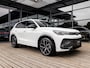 Volkswagen Tiguan 1.5 eHybrid R-Line Edition | PANORAMA/SCHUIF-KANTELDAK | ADAPTIVE CRUISE CONTROL. | ACHTERUITRIJCAMERA | 20 INCH | BLACK STYLE | APPLE CARPLAY | STOELVERWARMING | STUURVERWARMING | SFEERVERLICHTING |