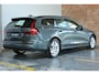 Volvo V60 B4 Essential Edition | Lederen bekleding | Parkeercamera | Parkeersensoren voor + achter | Google infotainment | Climate Control | Cruise Control | Zwarte hemelbekleding |