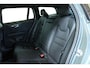 Volvo V60 B4 Essential Edition | Lederen bekleding | Parkeercamera | Parkeersensoren voor + achter | Google infotainment | Climate Control | Cruise Control | Zwarte hemelbekleding |