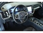 Volvo V60 B4 Essential Edition | Lederen bekleding | Parkeercamera | Parkeersensoren voor + achter | Google infotainment | Climate Control | Cruise Control | Zwarte hemelbekleding |