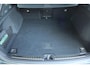 Volvo V60 B4 Essential Edition | Lederen bekleding | Parkeercamera | Parkeersensoren voor + achter | Google infotainment | Climate Control | Cruise Control | Zwarte hemelbekleding |