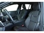 Volvo V60 B4 Essential Edition | Lederen bekleding | Parkeercamera | Parkeersensoren voor + achter | Google infotainment | Climate Control | Cruise Control | Zwarte hemelbekleding |