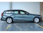 Volvo V60 B4 Essential Edition | Lederen bekleding | Parkeercamera | Parkeersensoren voor + achter | Google infotainment | Climate Control | Cruise Control | Zwarte hemelbekleding |