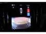 Volvo V60 B4 Essential Edition | Lederen bekleding | Parkeercamera | Parkeersensoren voor + achter | Google infotainment | Climate Control | Cruise Control | Zwarte hemelbekleding |