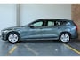 Volvo V60 B4 Essential Edition | Lederen bekleding | Parkeercamera | Parkeersensoren voor + achter | Google infotainment | Climate Control | Cruise Control | Zwarte hemelbekleding |