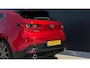Mazda 3 2.0 186pk e-SkyActiv-X M Hybrid Takumi | 360 Camera | Aero Pakket | Adaptive Cruise + Stuurhulp | Carplay | Dashcam | Keyless | Head-up | Lederen Bekleding | 18"