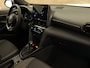 Toyota Yaris Cross 1.5 Hybrid 130 Dynamic - DODEHOEK DETECTIE - DIRECT UIT VOORRAAD LEVERBAAR - PARKEERSENSOREN VOOR EN ACHTER - STOEL & STUUR VERWARMING - DRAADLOZE TELEFOONLADER - KEYLESS ENRTY & START - BESTUURDERS EN BIJRIJDERSSTOEL IN HOOGTE VERSTELBAAR