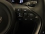 Toyota Yaris Cross 1.5 Hybrid 130 Dynamic - DODEHOEK DETECTIE - DIRECT UIT VOORRAAD LEVERBAAR - PARKEERSENSOREN VOOR EN ACHTER - STOEL & STUUR VERWARMING - DRAADLOZE TELEFOONLADER - KEYLESS ENRTY & START - BESTUURDERS EN BIJRIJDERSSTOEL IN HOOGTE VERSTELBAAR
